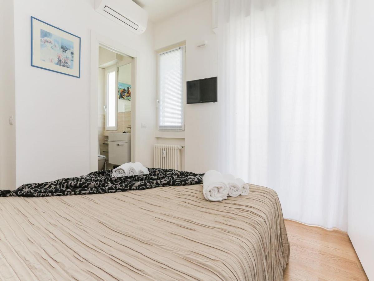 The Rent - With Balcony In Amendola Apartment Mailand